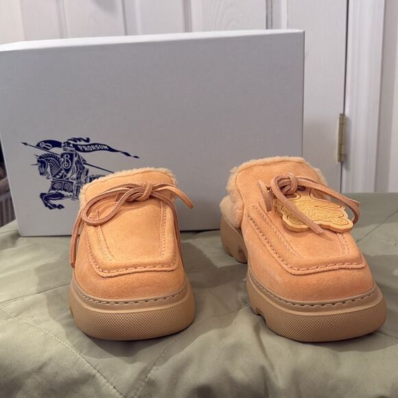 Burberry Stony faux fur suede mules Marshmallow peach orange size 36 US6 - Picture 3 of 6